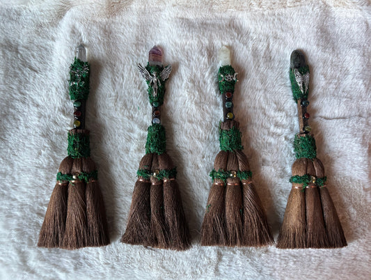 Mossy Altar Broom