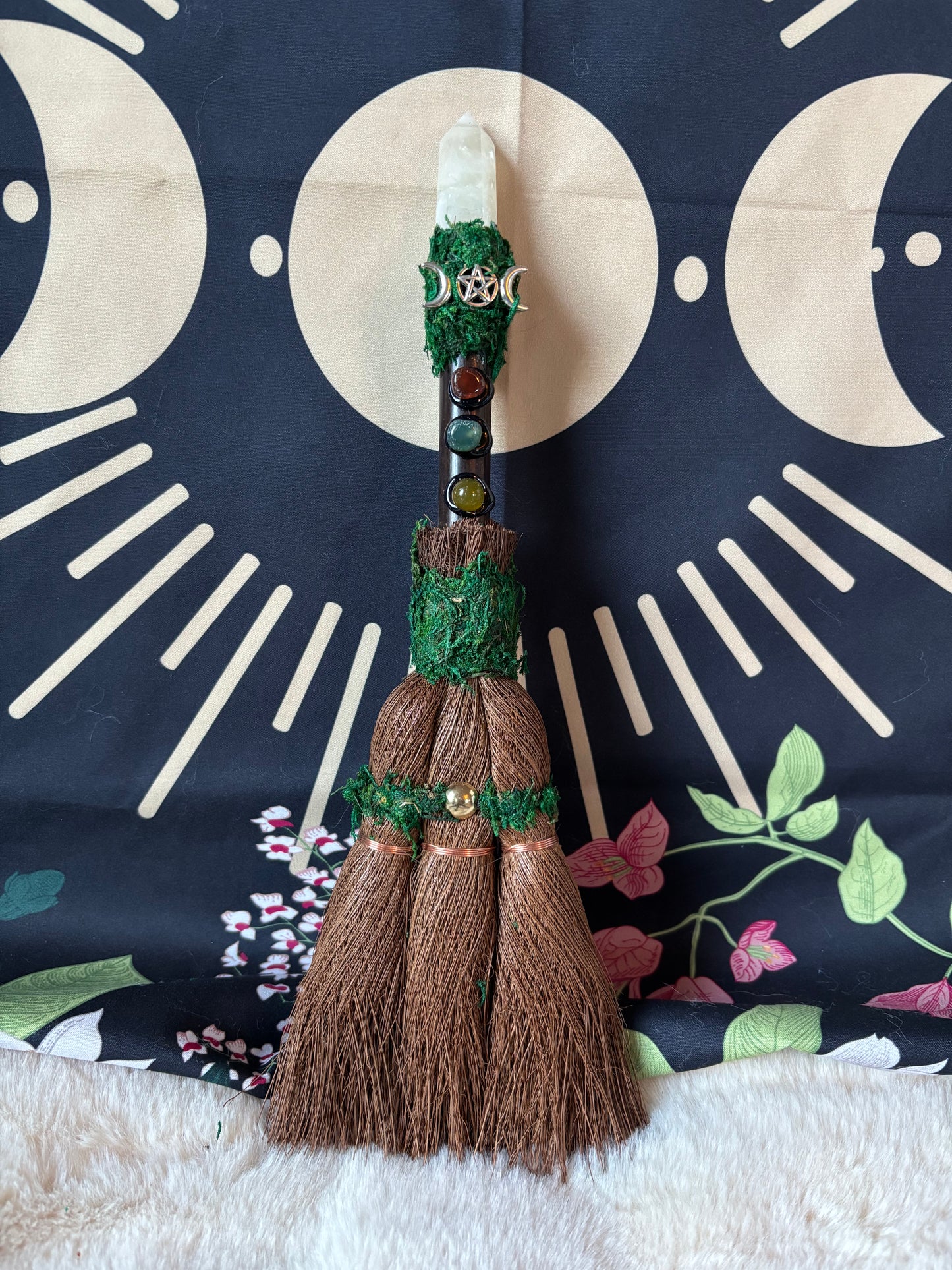 Mossy Altar Broom